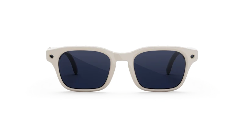 ด้านหน้าแว่น Meta Adventurer สีลินิน เลนส์ Transitions แซฟไฟร์ บนพื้นขาว