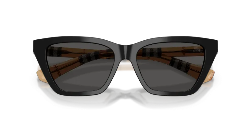 แว่นกันแดด Burberry BE4468F-416187 close-up ด้านหน้า
