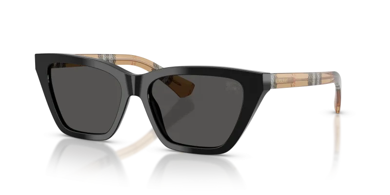 แว่นกันแดด Burberry BE4468F-416187 มุมเฉียง สีดำ สำหรับผู้หญิง