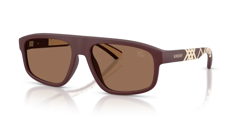 แว่นกันแดด Burberry BE4501U-426273 Matte Bordeaux Dark Brown แว่นกันแดด Burberry BE4501U-426273 มุมเฉียง สี Matte Bordeaux สำหรับผู้ชาย