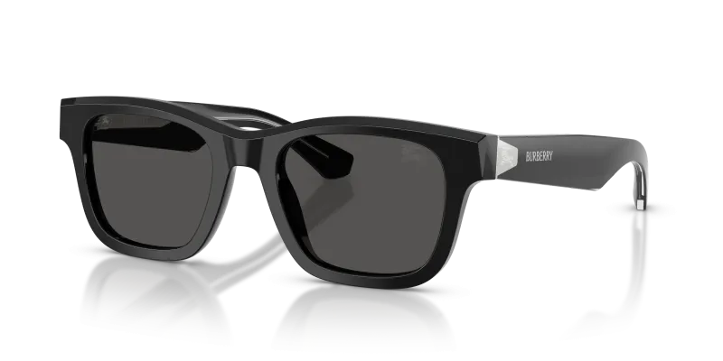 แว่นกันแดด Burberry BE4504F-420687 Black Dark Grey แว่นกันแดด Burberry BE4504F-420687 มุมเฉียง สีดำ สำหรับผู้ชาย