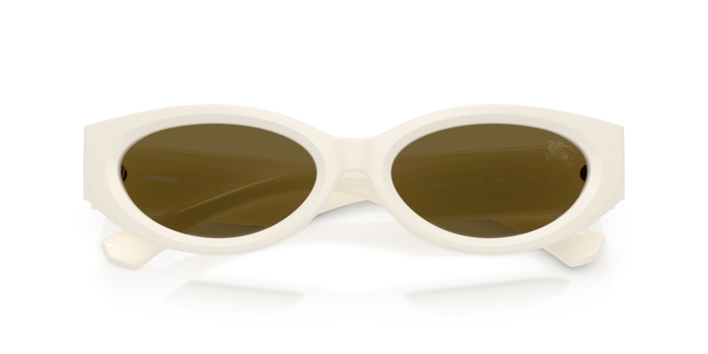 แว่นกันแดด Burberry BE4505U-421873 close-up ด้านหน้า