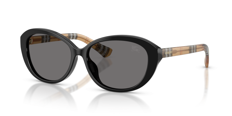 แว่นกันแดด Burberry BE4507D-416181 มุมเฉียง สีดำ สำหรับผู้หญิง