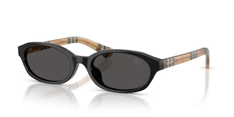 แว่นกันแดด Burberry BE4508D-416187 มุมเฉียง สีดำ สำหรับผู้หญิง