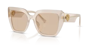 แว่นกันแดด Dolce & Gabbana DG4538-342093 มุมเฉียง สีมุกโอปอล สำหรับผู้หญิง