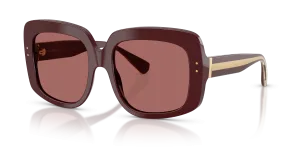 แว่นกันแดด Dolce & Gabbana DG4557-309169 มุมเฉียง สีบอร์โด สำหรับผู้หญิง