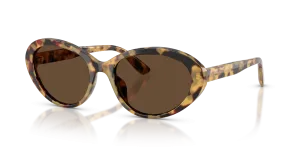แว่นกันแดด Dolce & Gabbana DG4570-512/73 มุมเฉียง สีฮาวานาเหลือง สำหรับผู้หญิง