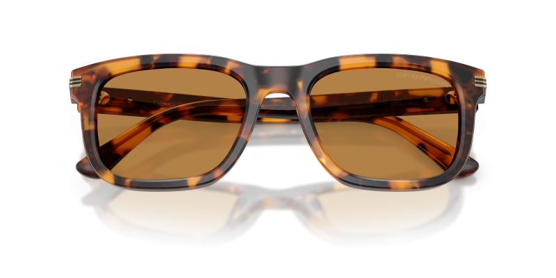 แว่นกันแดด Emporio Armani EA4282U-591693 close-up ด้านหน้า