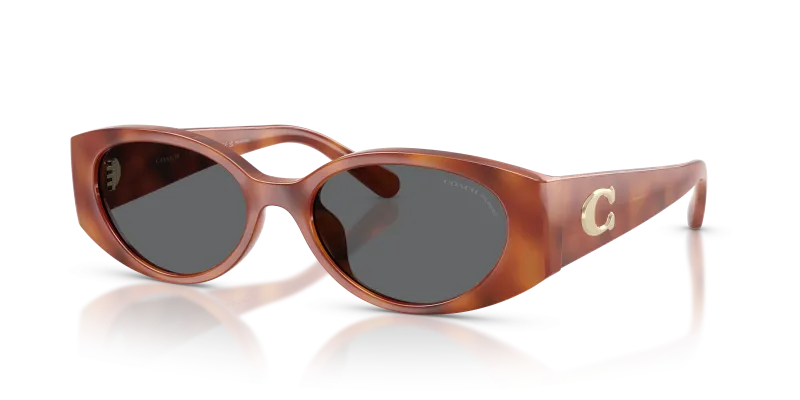 แว่นกันแดด Coach HC8462U-577481 Caramel Tortoise Grey Solid Polarized แว่นกันแดด Coach HC8462U-577481 มุมเฉียง ลายกระสีคาราเมล สำหรับผู้หญิง