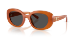 แว่นกันแดด Coach HC8463U-593087 มุมเฉียง อำพันสีขุ่น สำหรับผู้หญิง