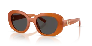 แว่นกันแดด Coach HC8463U-593087 มุมเฉียง อำพันสีขุ่น สำหรับผู้หญิง
