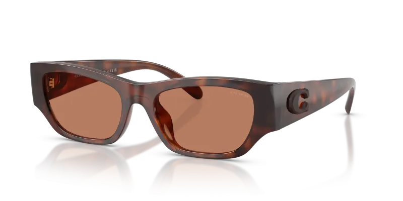 แว่นกันแดด Coach HC8470D-5120/3 Dark Tortoise Light Brown Solid แว่นกันแดด Coach HC8470D-5120/3 มุมเฉียง สีลายเต่าเข้ม สำหรับผู้หญิง