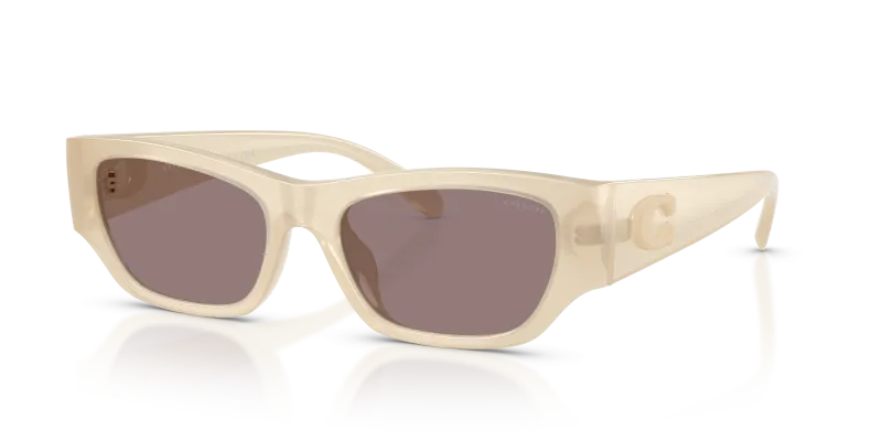 แว่นกันแดด Coach HC8470D-58857N Milky White Purple Solid แว่นกันแดด Coach HC8470D-58857N มุมเฉียง ขาวสีขุ่น สำหรับผู้หญิง
