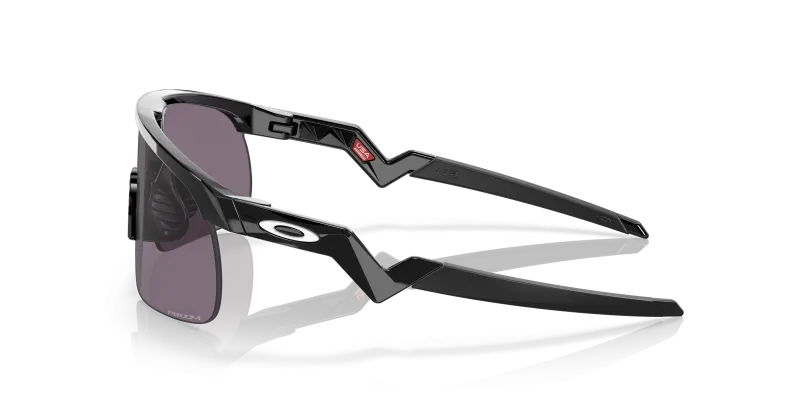 แว่นกันแดด Oakley OJ9010 901001 มุมข้าง ทรงกะบังหน้า O Matter สีดำขัดเงา