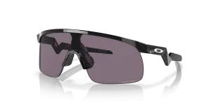 Oakley OJ9010 901001 แว่นกันแดดสีดำขัดเงา Prizm Grey เด็ก