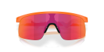 แว่นกันแดด Oakley Resistor OJ9010-42 Matte Atomic Orange Prizm Field แว่นกันแดด Oakley OJ9010-42 close-up ด้านหน้า