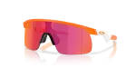 แว่นกันแดด Oakley OJ9010-42 มุมเฉียง สีส้มอะตอมิกด้าน สำหรับเด็กผู้ชาย