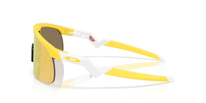แว่นกันแดด Oakley OJ9010-43 มุมข้าง ขาแว่นสีขาวด้าน