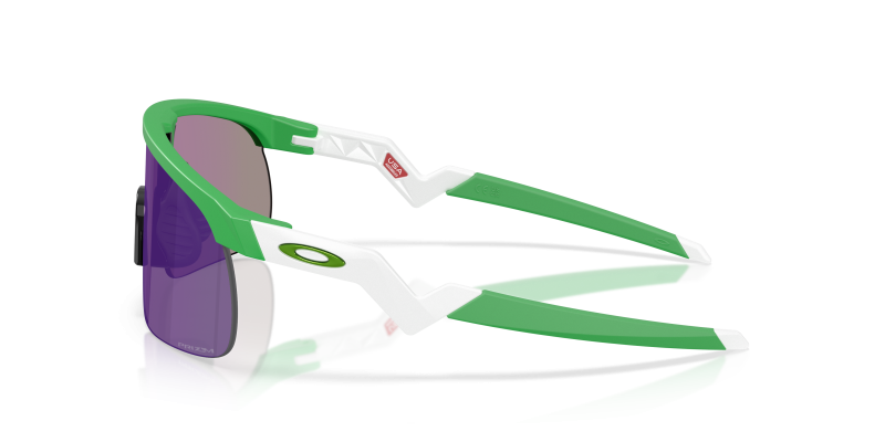 แว่นกันแดด Oakley OJ9010-45 มุมข้าง ขาแว่นสีขาวด้าน