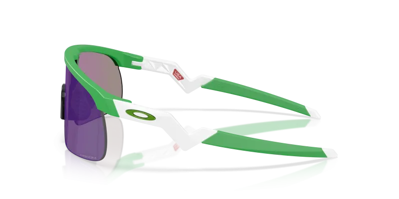 แว่นกันแดด Oakley OJ9010-45 มุมข้าง ขาแว่นสีขาวด้าน