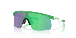 แว่นกันแดด Oakley OJ9010-45 มุมเฉียง สีเขียวทีมเนื้อแมตต์ สำหรับเด็กผู้ชาย