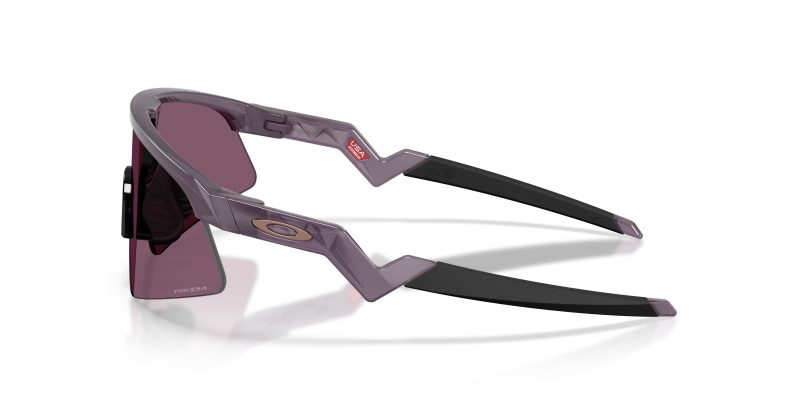 แว่นกันแดด Oakley OJ9015-14 มุมข้าง ขาแว่นสีม่วงมะเขือโปร่งใส