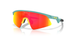 แว่นกันแดด Oakley Resistor Sweep OJ9015-15 Matte Pacific Prizm Ruby แว่นกันแดด Oakley OJ9015-15 มุมเฉียง สีแปซิฟิกด้าน สำหรับเด็กทุกเพศ