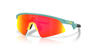แว่นกันแดด Oakley OJ9015-15 มุมเฉียง สีแปซิฟิกด้าน สำหรับเด็กทุกเพศ