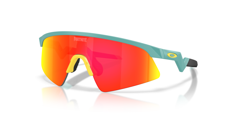 แว่นกันแดด Oakley Resistor Sweep OJ9015-15 Matte Pacific Prizm Ruby แว่นกันแดด Oakley OJ9015-15 มุมเฉียง สีแปซิฟิกด้าน สำหรับเด็กทุกเพศ