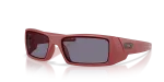 แว่นกันแดด Oakley OO9014-E4 มุมเฉียง สี Matte Iron Red สำหรับผู้ชาย