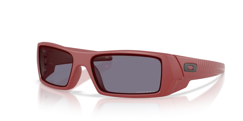 แว่นกันแดด Oakley OO9014-E4 มุมเฉียง สี Matte Iron Red สำหรับผู้ชาย