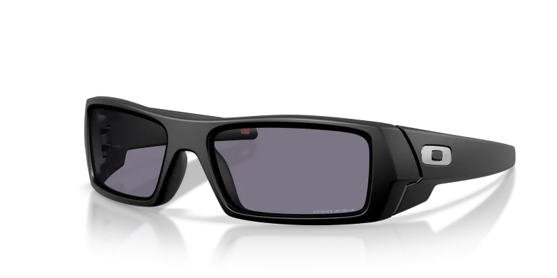 แว่นกันแดด Oakley OO9014-E6 มุมเฉียง สีดำด้าน สำหรับผู้ชาย
