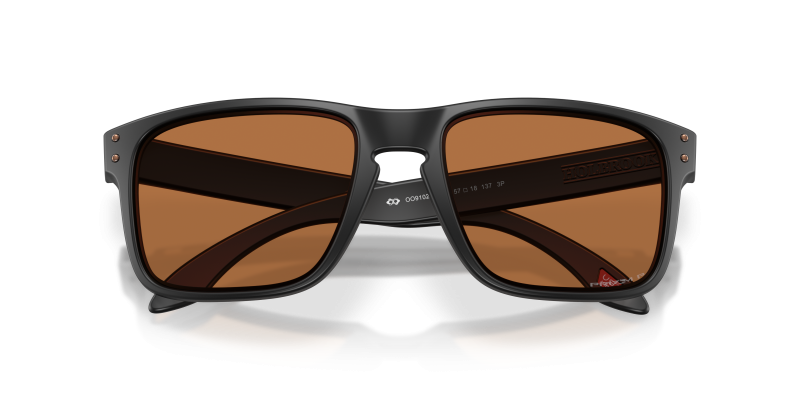 แว่นกันแดด Oakley OO9102-AM close-up ด้านหน้า