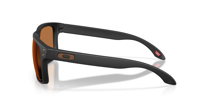 แว่นกันแดด Oakley OO9102-AM มุมข้าง ขาแว่นสีดำด้าน