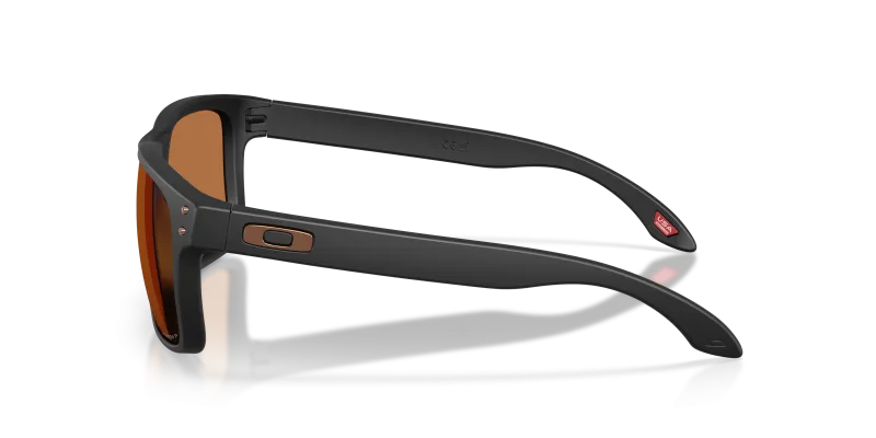 แว่นกันแดด Oakley OO9102-AM มุมข้าง ขาแว่นสีดำด้าน