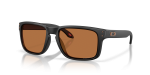 แว่นกันแดด Oakley Holbrook OO9102-AM Matte Black Prizm Bronze Polarized แว่นกันแดด Oakley OO9102-AM มุมเฉียง สีดำด้าน สำหรับผู้ชาย