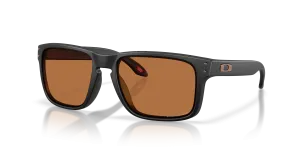 แว่นกันแดด Oakley OO9102-AM มุมเฉียง สีดำด้าน สำหรับผู้ชาย