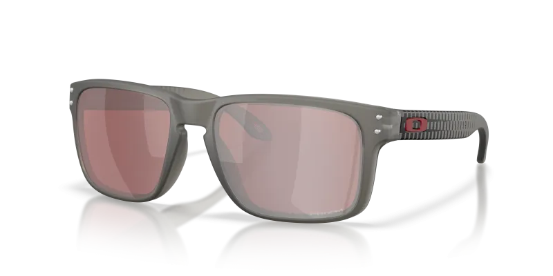 แว่นกันแดด Oakley OO9102-AR มุมเฉียง สีเทาควันด้าน สำหรับผู้ชาย