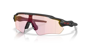 แว่นกันแดด Oakley OO9208-G7 มุมเฉียง สีดำด้าน สำหรับผู้ชาย