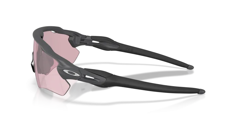 แว่นกันแดด Oakley OO9208-G9 มุมข้าง ขาแว่นสี Matte Carbon
