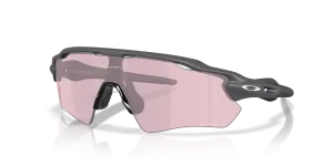 แว่นกันแดด Oakley OO9208-G9 มุมเฉียง สี Matte Carbon สำหรับผู้ชาย
