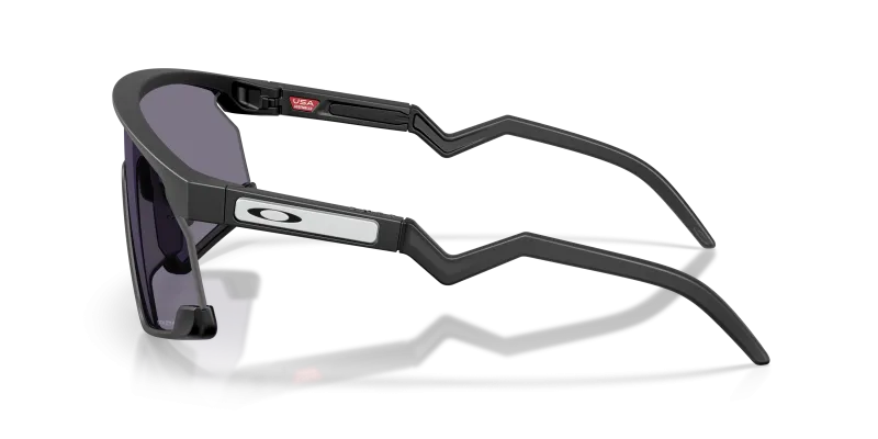 แว่นกันแดด Oakley OO9280-25 928025 มุมข้าง ทรงกะบังหน้าคานสูง