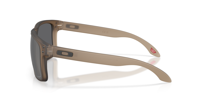 แว่นกันแดด Oakley OO9417-57 มุมข้าง ขาแว่นสีมะฮอกกานีโปร่งใส