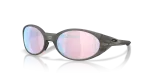 แว่นกันแดด Oakley OO9438-41 มุมเฉียง สีเทาควันด้าน สำหรับผู้ชาย