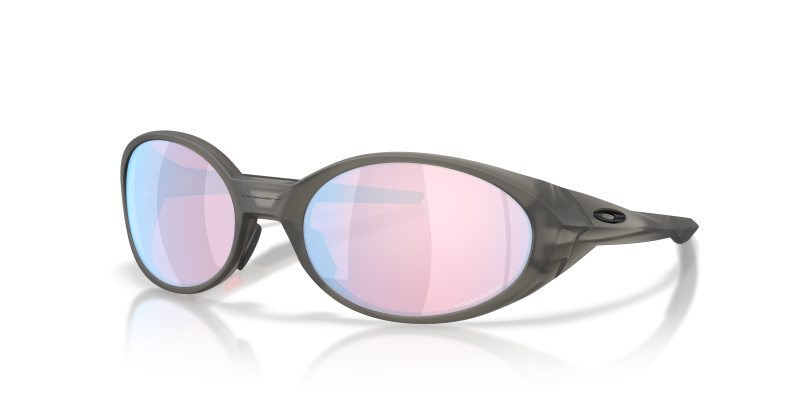 แว่นกันแดด Oakley Eyejacket Redux OO9438-41 Matte Grey Smoke Prizm Snow Sapphire แว่นกันแดด Oakley OO9438-41 มุมเฉียง สีเทาควันด้าน สำหรับผู้ชาย