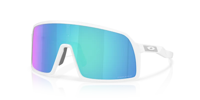 แว่นกันแดด Oakley Sutro S OO9462-15 Matte White Prizm Sapphire แว่นกันแดด Oakley OO9462-15 มุมเฉียง สีขาวด้าน สำหรับผู้ชาย