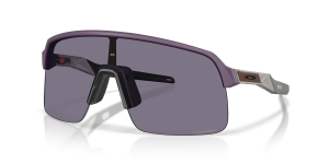Oakley OO9463A-38 946338 แว่นกันแดดสีมะเขือม่วงเนื้อแมท เลนส์ Prizm Grey ผู้ชาย