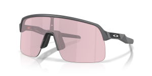 Oakley OO9463A-39 946339 แว่นกันแดดสีเทาคาร์บอนด้าน เลนส์ Prizm Transitions Black ผู้ชาย