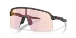 Oakley OO9463A-41 946341 แว่นกันแดดสีดำด้าน เลนส์ Prizm Transitions Ember ผู้ชาย