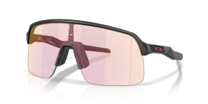 Oakley OO9463A-41 946341 แว่นกันแดดสีดำด้าน เลนส์ Prizm Transitions Ember ผู้ชาย